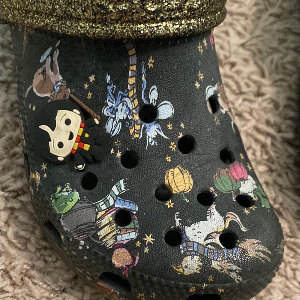 CROCS Harry Potter themed shoes - Picture 5 of 7